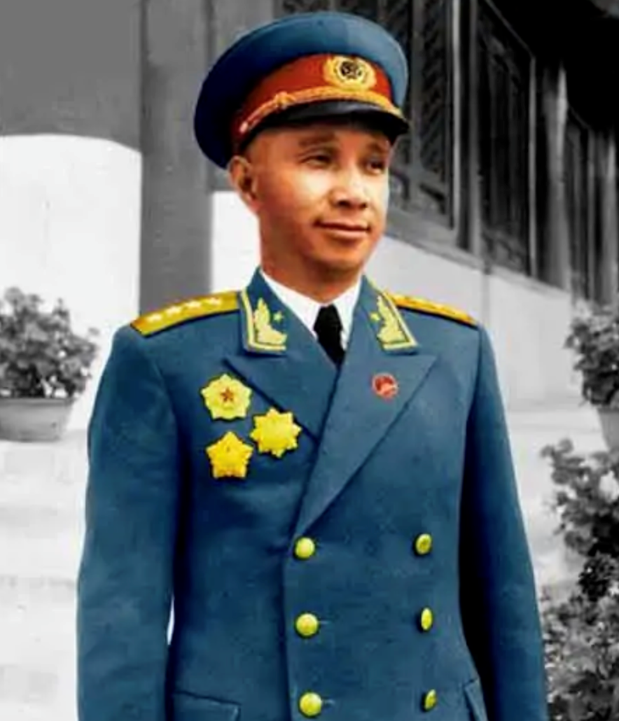 女儿粟惠宁当兵后,看到有些干部子女往条件好的单位调动,便写信给